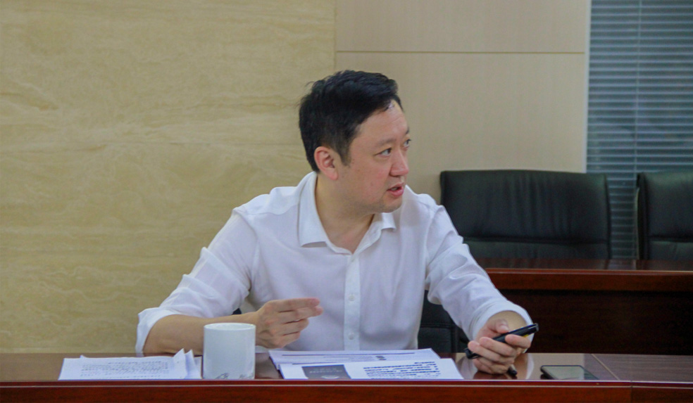 杜巖岫同志參加支部活動，為黨員講授黨課